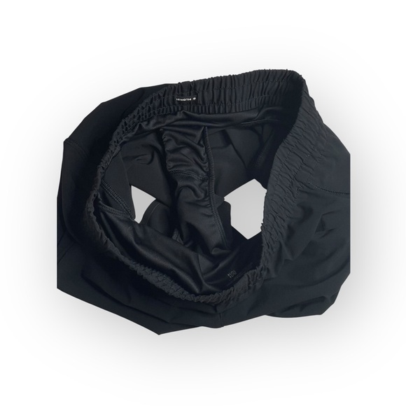 new Athleta Girl ✵ Run Free 2.5” UPF 40 Short ✵ Black 14 XL ✵ Recycled Materials - Picture 11 of 16